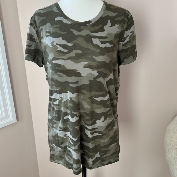 VS PINK l Camo T-Shirt - Picture 1 of 6